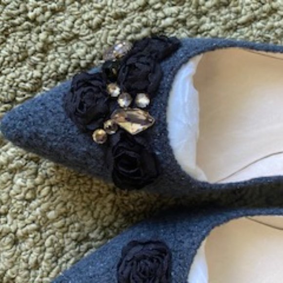 Beautiful Holiday Gray Flannel jewel embellished kitten heel flat - Picture 2 of 6